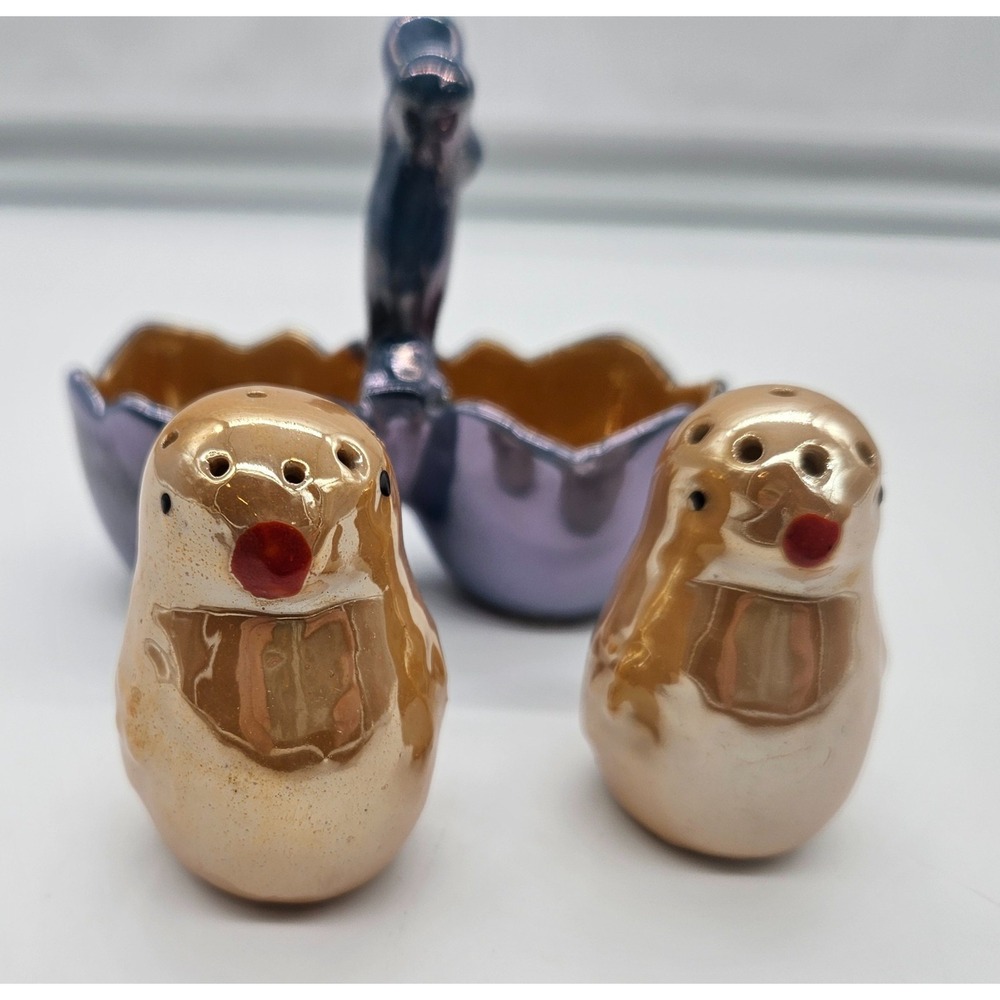 Lusterware Japan Ceramic Chick Salt and Pepper Shakers in Egg Holder with Handle - Picture 3 of 13